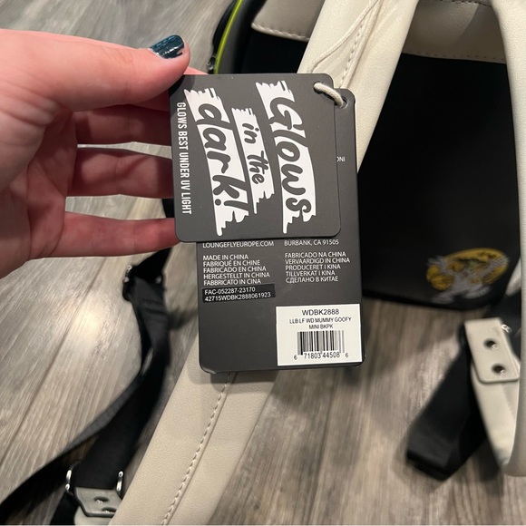 NWT! Disney Loungefly Halloween Mummy Goofy Glow In The Dark! - Picture 6 of 10